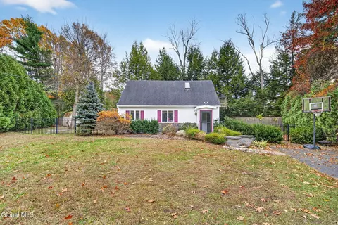 10 Katherine Ter, Clifton Park, NY 12065