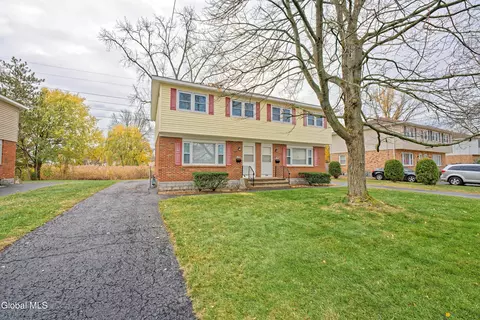 34 Commodore St, Albany, NY 12205