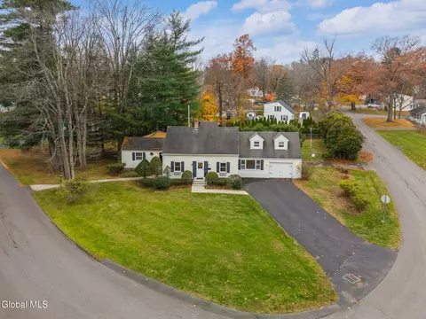 14 Maywood Rd, Delmar, NY 12054