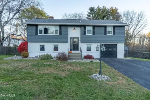 11 Walnut Rd, Mechanicville, NY 12118
