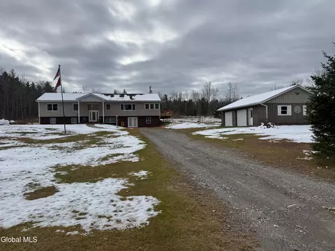 621 Putts Pond Rd, Ticonderoga, NY 12883