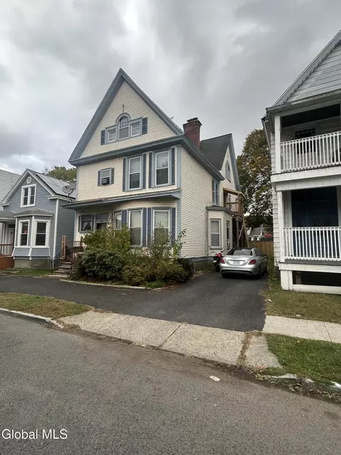 130 6th Ave, Troy, NY 12180