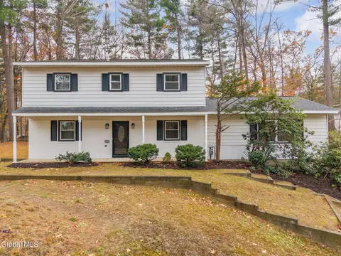 4 Woodshire Ct, Ballston Lake, NY 12019