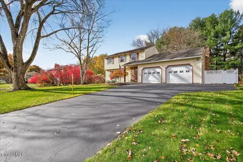 23 Olde Coach Rd, Glenville, NY 12302