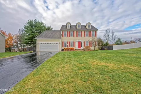 8 Jordan Ln, Glenville, NY 12302