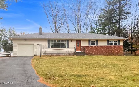 102 Edgewood Dr, Averill Park, NY 12018