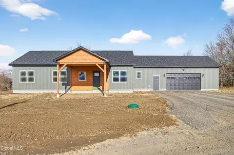 726 Groveside Rd, Pittstown, NY 12028