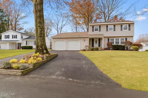 11 Westchester Dr, Albany, NY 12205