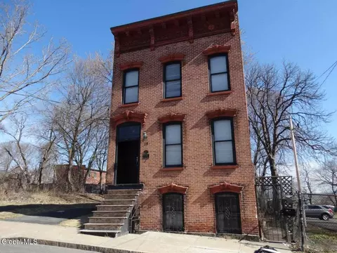 39-47 Ten Broeck Pl, Albany, NY 12210