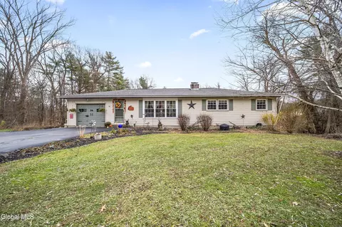 34 Ford Rd, Pittstown, NY 12180