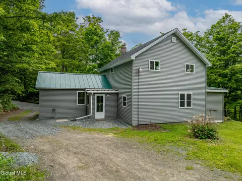 13 Camel Hill Rd, Troy, NY 12180
