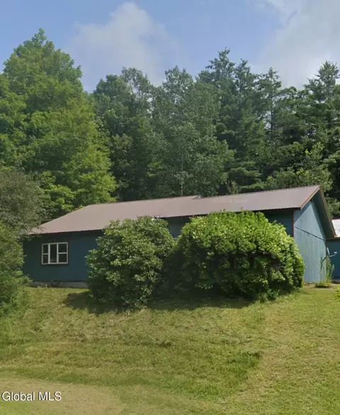 489 High St, Athol, NY 12810
