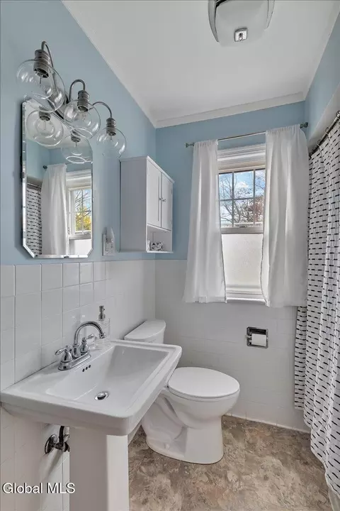 1157 Mcclellan St, Schenectady, NY 12309 photo 20