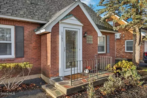 1157 Mcclellan St, Schenectady, NY 12309 photo 29