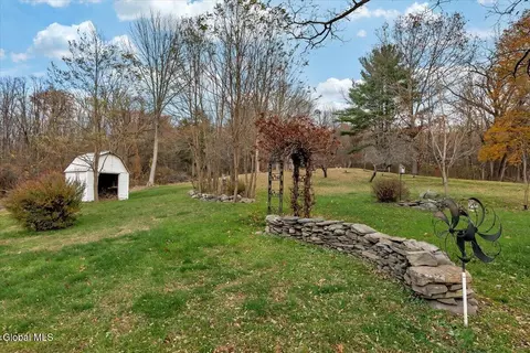 Exterior - 424 Gower Rd, Schenectady, NY 12302 photo 9 of 19