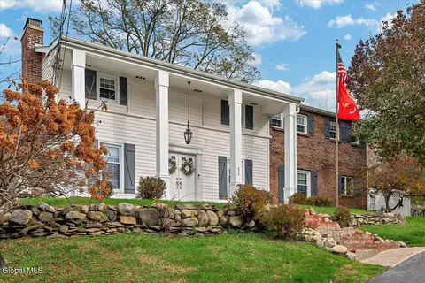 424 Gower Rd, Schenectady, NY 12302