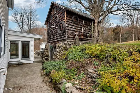Exterior - 424 Gower Rd, Schenectady, NY 12302 photo 8 of 19