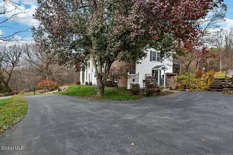 Exterior - 424 Gower Rd, Schenectady, NY 12302 photo 6 of 19