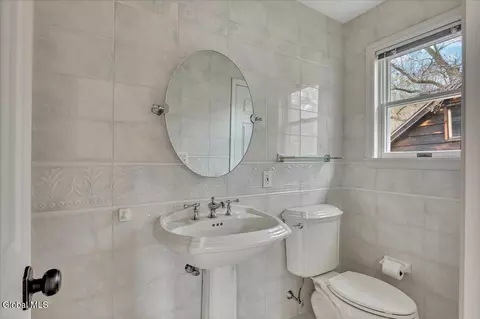 Bath - 424 Gower Rd, Schenectady, NY 12302 photo 3 of 4