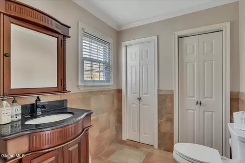Bath - 424 Gower Rd, Schenectady, NY 12302 photo 1 of 4