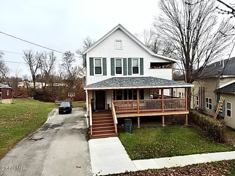 204-206 Wells St, Johnstown, NY 12095