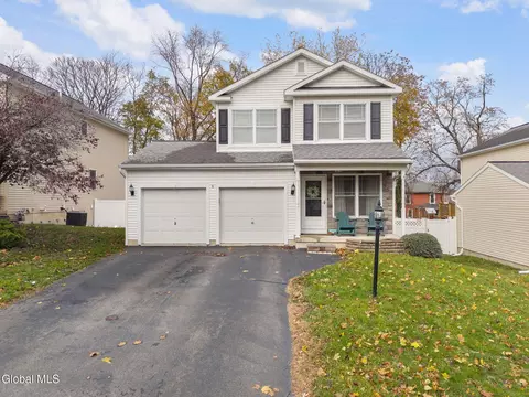 6 Jones Ct, Albany, NY 12204
