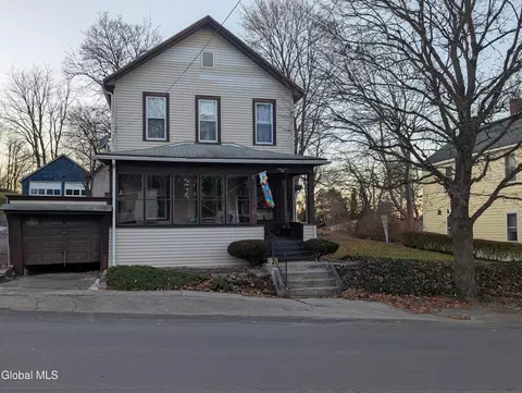 10 Shaper Ave, Canajoharie, NY 13317