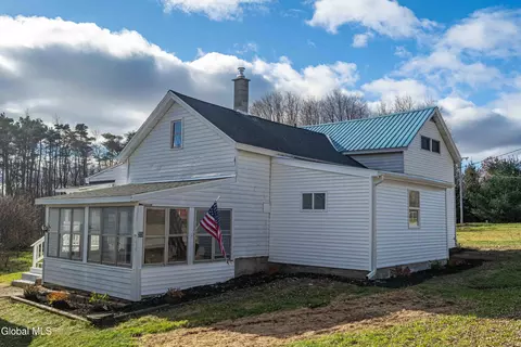33 Western Ave, Amsterdam, NY 12010