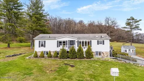 858 Stone Bridge Rd, Cornwallville, NY 12418