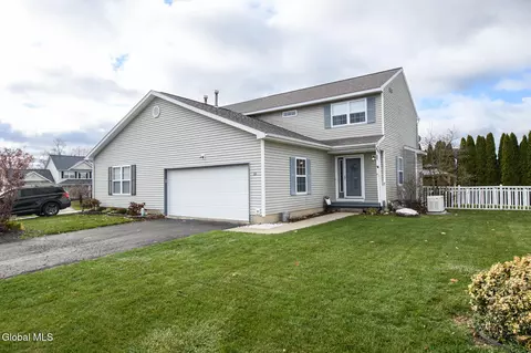 15 Erie Ct, Waterford, NY 12188