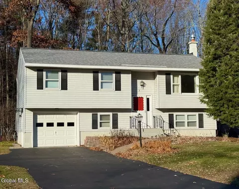 5 Birchtree Ln, Ballston Spa, NY 12020
