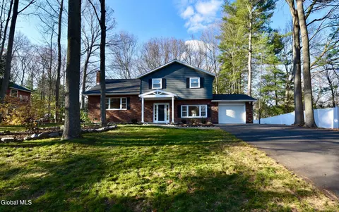 871 Maxwell Dr, Niskayuna, NY 12309