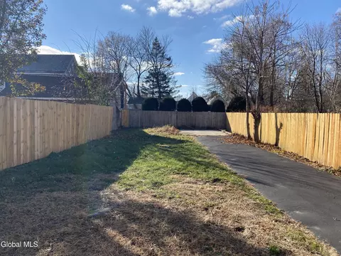 Exterior - 1084 Webster St, Schenectady, NY 12303 photo 4 of 4