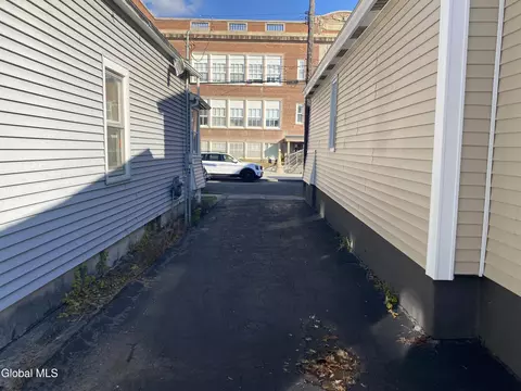 Entry Way - 1084 Webster St, Schenectady, NY 12303 photo 1 of 7