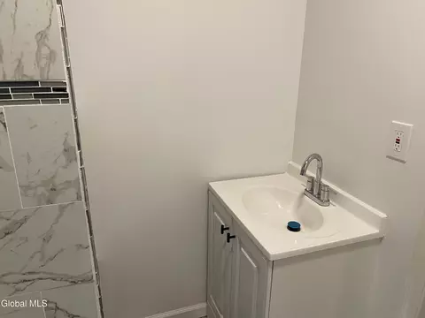 Bath - 1084 Webster St, Schenectady, NY 12303 photo 3 of 6