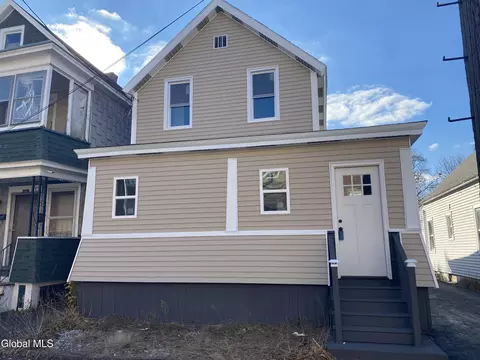 1084 Webster St, Schenectady, NY 12303