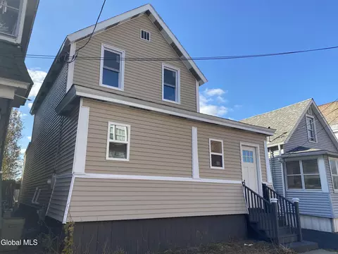 Exterior - 1084 Webster St, Schenectady, NY 12303 photo 2 of 4