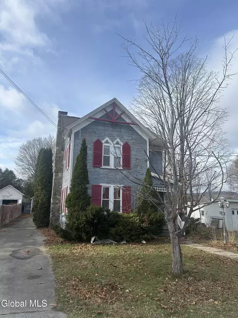 334 Main St, Corinth, NY 12822