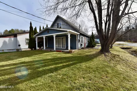 103 Wendell Ave, Broadalbin, NY 12025