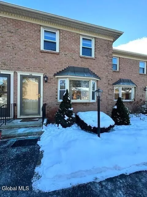 148 Williamsburg Ct, Albany, NY 12203
