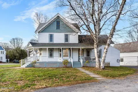 20 Prospect St, Granville, NY 12832