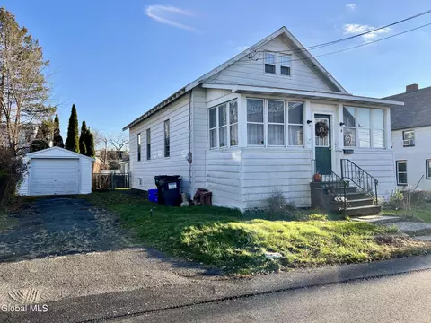 4 Plum Ave, Troy, NY 12180