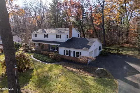 34 Sweetbrier Dr, Ballston Lake, NY 12019