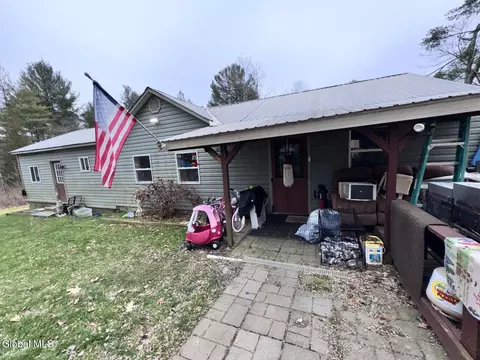 1427 North Rd, Amsterdam, NY 12010