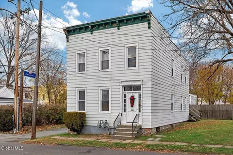 39 111th St, Troy, NY 12182