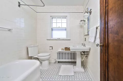 Bath - 815 Wright Ave, Schenectady, NY 12309 photo 1 of 3