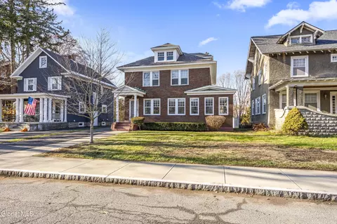 Exterior - 815 Wright Ave, Schenectady, NY 12309 photo 2 of 4