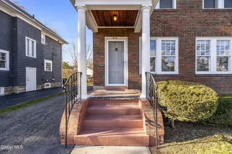 Exterior - 815 Wright Ave, Schenectady, NY 12309 photo 3 of 4