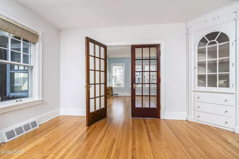 Entry Way - 815 Wright Ave, Schenectady, NY 12309 photo 1 of 7