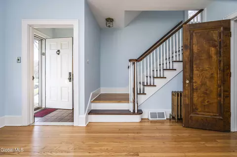 Entry Way - 815 Wright Ave, Schenectady, NY 12309 photo 3 of 7